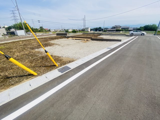 新築　前橋市富士見町時沢第５　8号棟の駐車場|現地写真　駐車スペースは並列4台分可能です！

