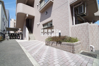 【エントランス】 | アントーレ | 落ち着いたエントランス