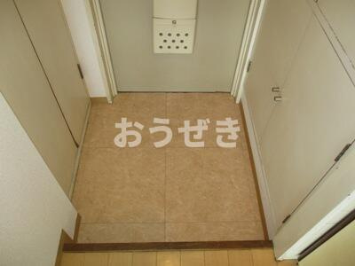 藤和伊勢佐木ハイタウンの玄関