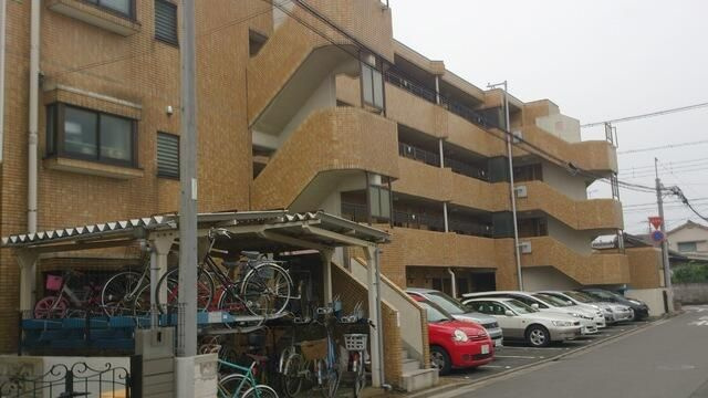 カサグランデ大宮の駐車場