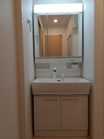 明るい洗面所です