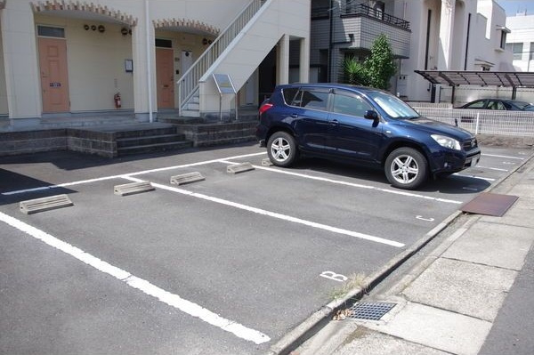 オンワードの駐車場