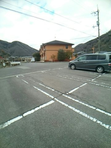 ライトホームズの駐車場|車をお持ちの方に嬉しい駐車場付きの物件です