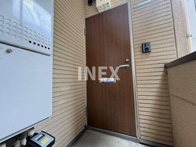 横浜市港南区上大岡東１丁目のアパートの玄関