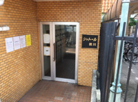 落ち着いたエントランスです