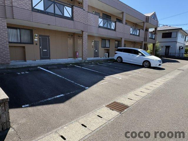 エーヴィヒ　ハイムの駐車場