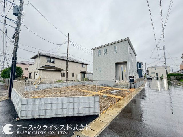 【外観】 | 野田市中里3期　全3棟 | 子育て世代に嬉しい川間小学校徒歩5分。長期優良住宅認定に加え、住宅性能評価6項目最高等級を取得した安心の住まいです。駐車2台可能なゆとりある敷地を豊富な収納で、ご家族の快適な暮らしを支えます。