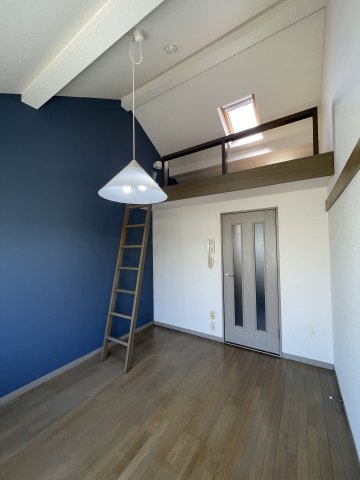 個人の部屋や寝室として使える洋室です