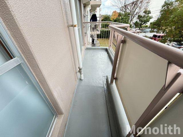 光明台16号棟のバルコニー