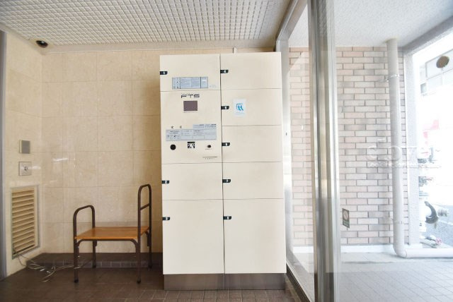 【設備】 | 大森サンハイツ | 仕事をしたり、家をあけがちな人にとっては必須となる、宅配BOX。ネット通販や宅配サービスの利用頻度が高い人にとっても、うれしい設備です。～即日のご見学可能～　お問合せはお気軽にどうぞ。
