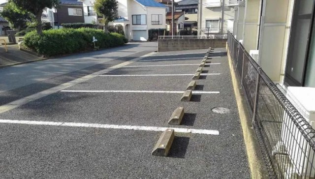 レオパレス山王パークの駐車場