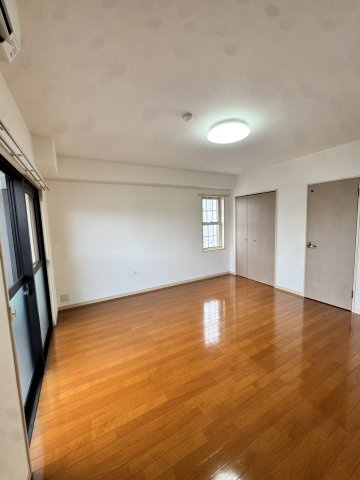 福岡市南区井尻３丁目の賃貸マンションの居間・リビング|【ドラッグストア】ドラッグイレブン薬局井尻店まで432ｍ