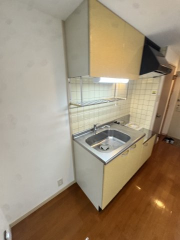 福岡市南区井尻３丁目の賃貸マンションのキッチン|【コンビニエンスストア】ポプラ 井尻駅前店まで508ｍ