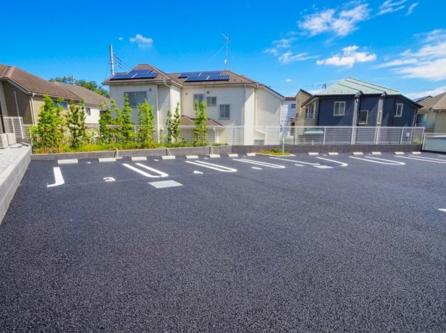 グロウヒルズの駐車場