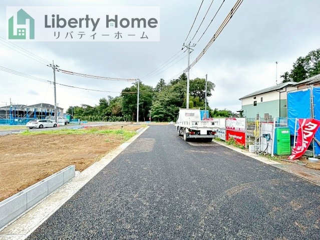 土浦市高岡　新築戸建　4号棟の前面道路含む現地写真