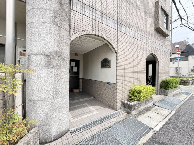 ハビタビリスⅡのエントランス