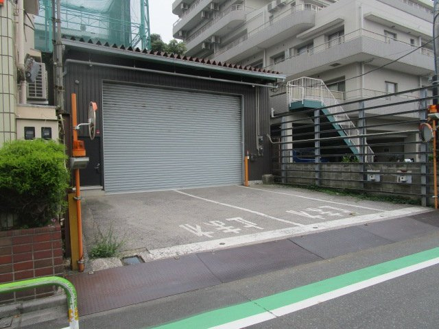 荒川区東日暮里３丁目の倉庫