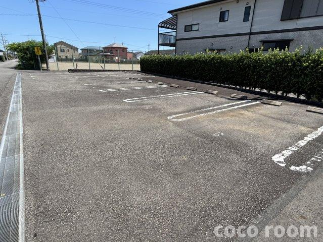 アレクシードの駐車場