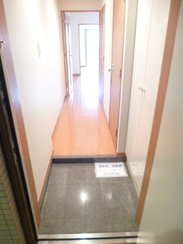 スカイコートヌーベル入谷の玄関
