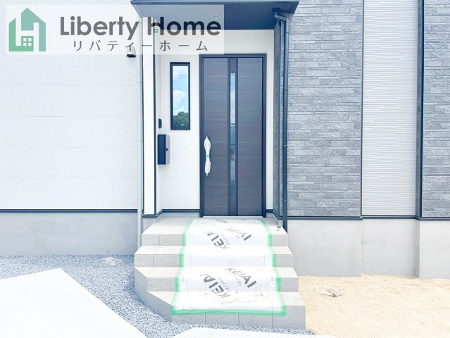 水戸市堀町26期　新築戸建のエントランス