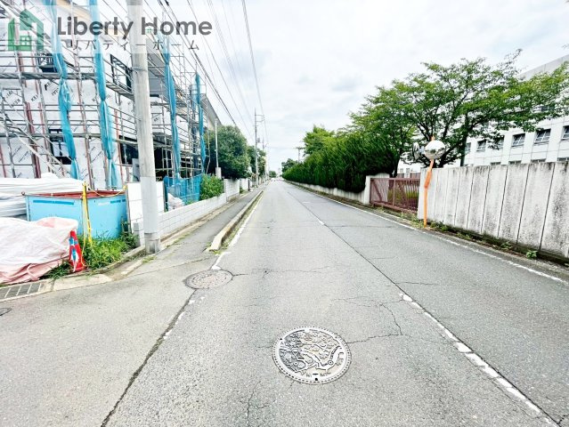 水戸市堀町26期　新築戸建の前面道路含む現地写真