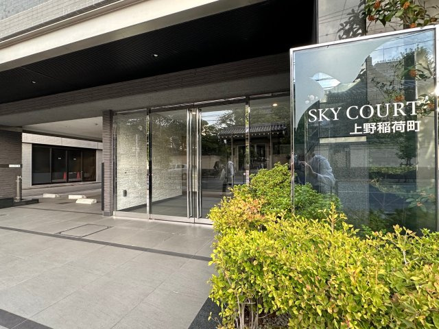スカイコート上野稲荷町のエントランス