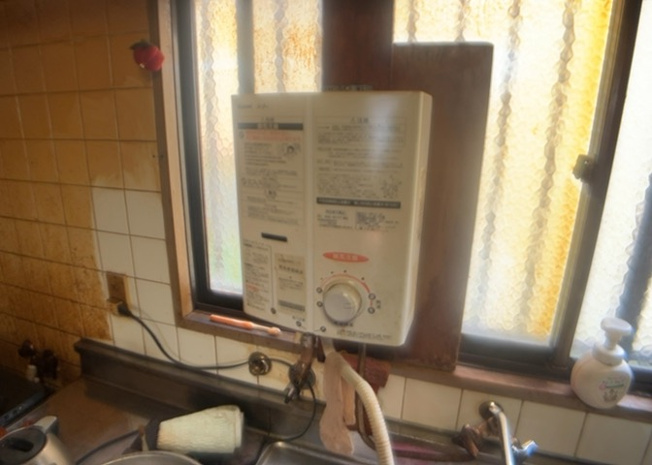 【発電・温水設備】 | 省エネ給湯器とは従来型の給湯器より熱効率が高く、少ない燃料でたくさんのお湯を沸かすことが出来る高効率な給湯器のことを指します。また、省エネ給湯器には種類があり、利便性や効果なども様々です。