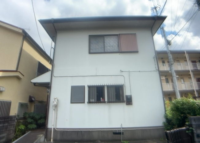 【構造・工法・仕様】 | 木造住宅とは土台、壁、柱など建築物の強度を支える構造体の材に木が使用されている構造を指します。構造体は建物の自重を支えるだけではなく風圧や水圧、積裁荷重などあらゆる衝撃に耐えるための基礎です。