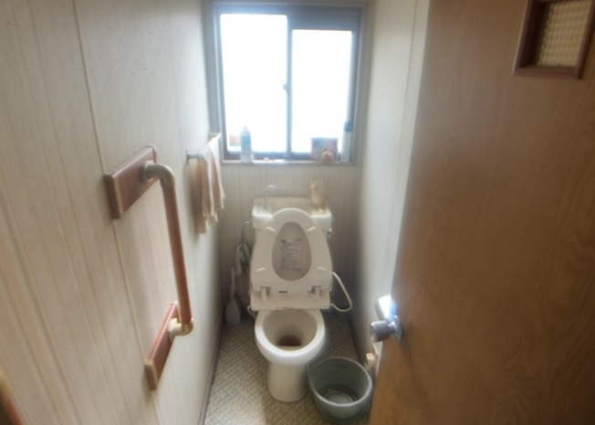 【トイレ】 | トイレは大きさや形、機能、抗菌性などが異なる多種多彩なタイプが各メーカーから出ています。それぞれに良さがあるため、事前にどういったタイプのトイレがいいのかをご家庭内で決めて、内見に行くといいでしょう。