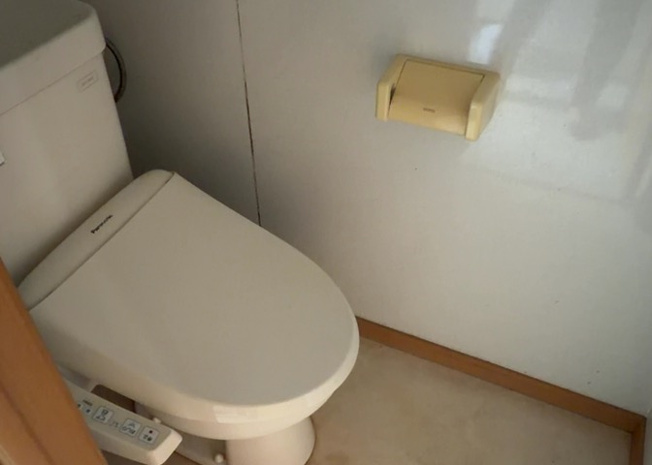 【トイレ】 | 京王淵野辺マンション | トイレは大きさや形、機能、抗菌性などが異なる多種多彩なタイプが各メーカーから出ています。それぞれに良さがあるため、事前にどういったタイプのトイレがいいのかをご家庭内で決めて、内見に行くといいでしょう。