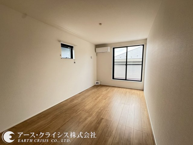 【洋室】 | 野田七光台24-1期　全5棟 | 家族一人ひとりのライフスタイルに合わせて使える洋室。主寝室としてはもちろん、お子様のお部屋や書斎、趣味のスペースなど幅広く活用できます。シンプルなデザインなので、自分らしい空間づくりが楽しめます。