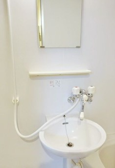 横浜市旭区二俣川１丁目のアパートの洗面所