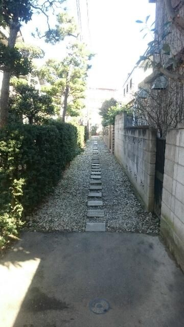 ロータスハイツＢ棟のエントランス