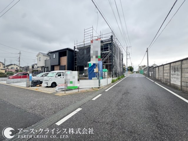 【前面道路含む現地写真】 | 野田七光台24-1期　全5棟 | スーパーや商業施設も利用しやすく、毎日の暮らしを快適にサポート。収納力豊富な3LDKでプランで住空間を広々と使えます。