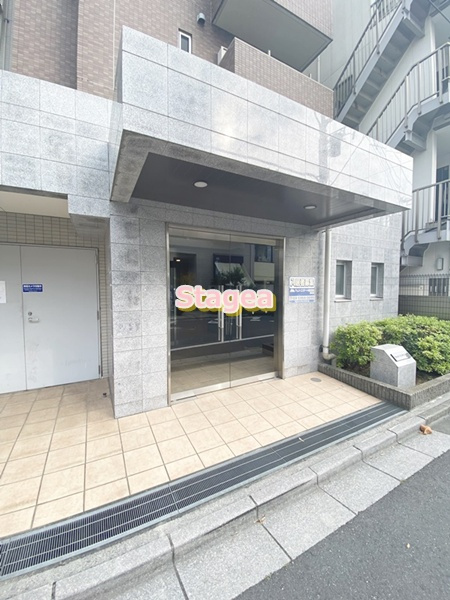 バージュアル浦和イーストのエントランス