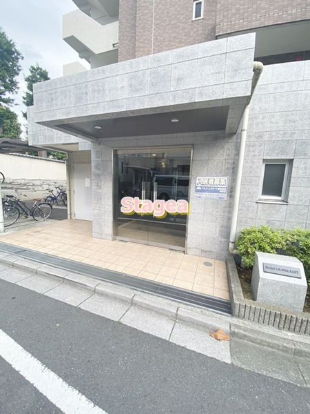 バージュアル浦和イーストのエントランス