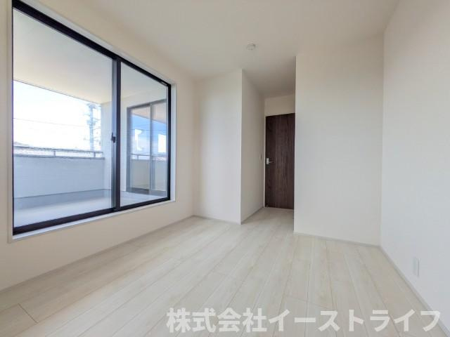 【新築戸建】　いわき市平沼ノ内第7　長期優良住宅　全1棟の洋室|家具などのインテリアともマッチしておしゃれ感が出しやすく、身の回りの整理がしやすいのも魅力な洋室です。