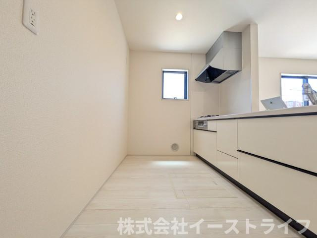 【新築戸建】　いわき市平沼ノ内第7　長期優良住宅　全1棟のキッチン|対面キッチンを選ぶ方の多くが、家族とのコミュニケーションを重視して選ばれます。特に小さなお子さんを持つご家庭では、調理中もお子さんの様子をみられるということは大きな安心に繋がります！