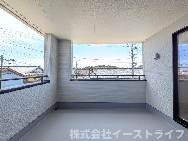 【新築戸建】　いわき市平沼ノ内第7　長期優良住宅　全1棟のバルコニー|インナーバルコニーは広々としていてお洗濯が楽ちんです。また日当たりを好む植物を育てるにはぴったりの空間なので、ガーデニングの場としても楽しむことができます