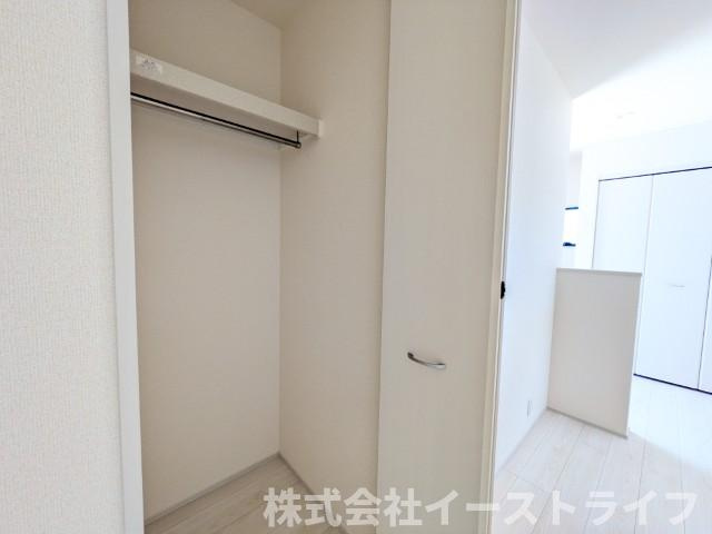 【新築戸建】　いわき市平沼ノ内第7　長期優良住宅　全1棟の収納|1階ホールにも収納があります！