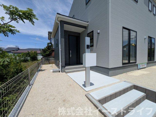 【新築戸建】　いわき市平沼ノ内第7　長期優良住宅　全1棟の玄関|玄関ポーチも整備された、きれいで明るい玄関です
