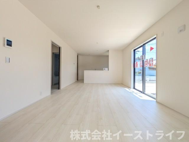 【新築戸建】　いわき市平沼ノ内第7　長期優良住宅　全1棟の居間・リビング|一日の中で多くの時間を過すことになるリビングダイニングだからこそ、いつも穏やかな空間であることが必然。爽やかな通風と採光を存分に感じる事が出来る空間です。