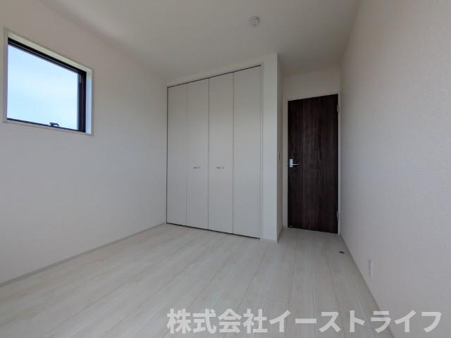 【新築戸建】　いわき市平沼ノ内第7　長期優良住宅　全1棟の子供部屋|フローリングのお部屋は耐久性があり傷がつきにくいので、一般的な使用ではメンテナンスはあまり必要ありません。また、汚れたらさっと拭き取るだけで、キレイな状態を保つことができます。