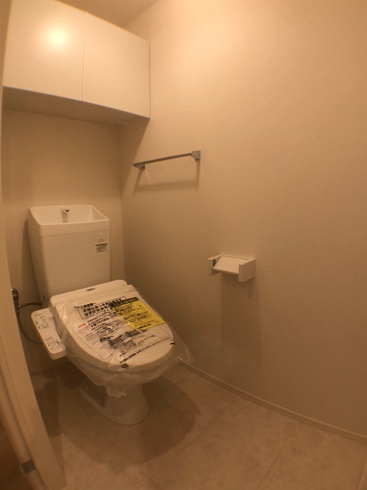 温水洗浄便座付きのトイレです♪