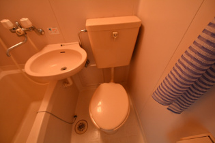 浴室内にトイレがあります♪