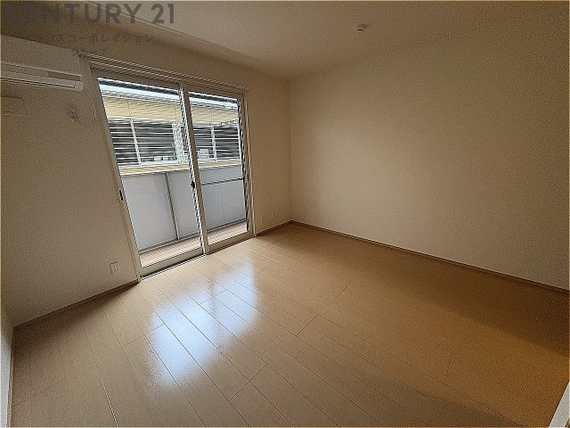 南向きエアコン付きの7.5帖の洋室です♪