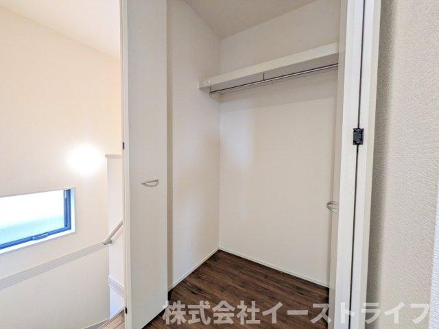 【新築戸建】　いわき市久之浜町第4　長期優良住宅の収納|2号棟写真　2階のホールにも収納があります。