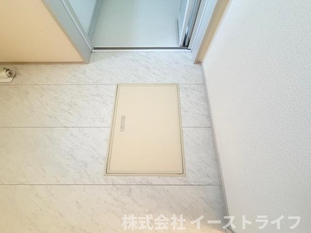 【新築戸建】　いわき市久之浜町第4　長期優良住宅の収納|同社施工写真　ランドリールームにも床下収納があります。