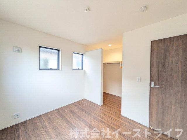 【新築戸建】　いわき市久之浜町第4　長期優良住宅の子供部屋|2号棟写真　フローリングのお部屋は耐久性があり傷がつきにくいので、一般的な使用ではメンテナンスはあまり必要ありません。また、汚れたらさっと拭き取るだけで、キレイな状態を保つことができます。