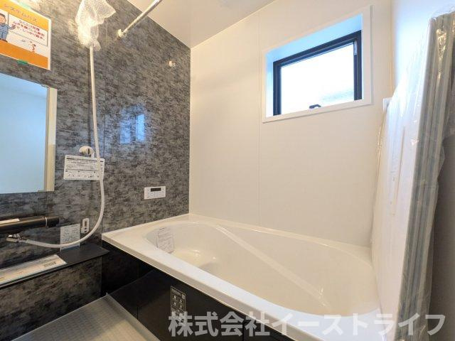 【新築戸建】　いわき市久之浜町第4　長期優良住宅のキッチン|同社施工写真　使い勝手の良いシステムキッチンで、対面式なのでご家族との団欒にもぴったりですね(^^)/また、収納力もあるのでスッキリが実現します◎